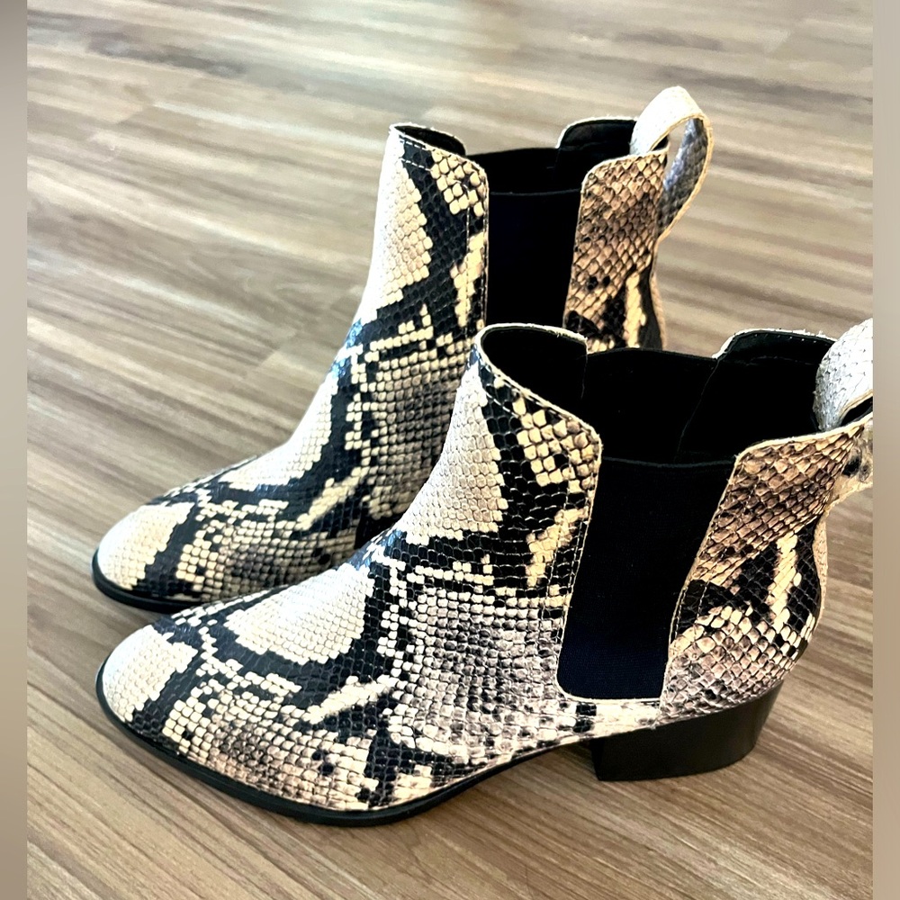 NWOT Rag & Bone Walker Boot Snakeskin Chelsea Boot Size 6 1/5